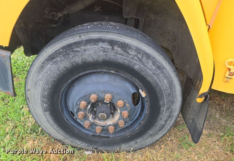 image for item DQ4439 2001 Freightliner FS65 school bus