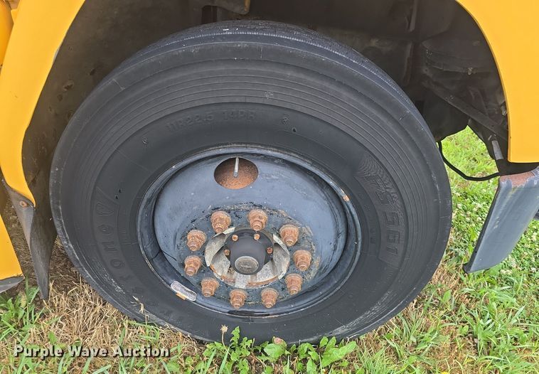 image for item DQ4439 2001 Freightliner FS65 school bus