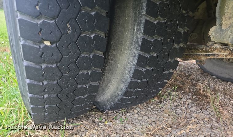 image for item DQ4439 2001 Freightliner FS65 school bus