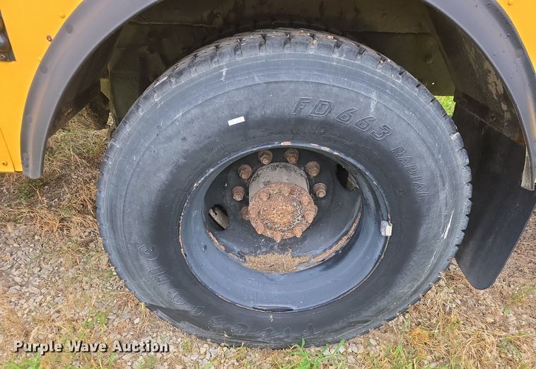 image for item DQ4439 2001 Freightliner FS65 school bus