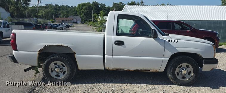 image for item DQ4448 2003 Chevrolet  Silverado 1500  pickup truck
