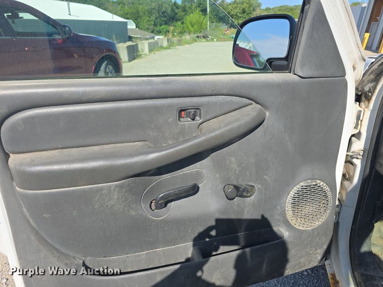 image for item DQ4448 2003 Chevrolet  Silverado 1500  pickup truck