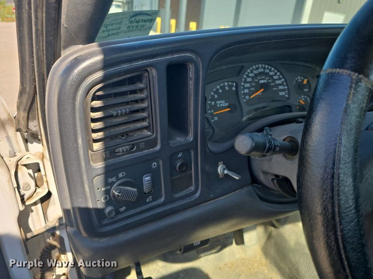 image for item DQ4448 2003 Chevrolet  Silverado 1500  pickup truck