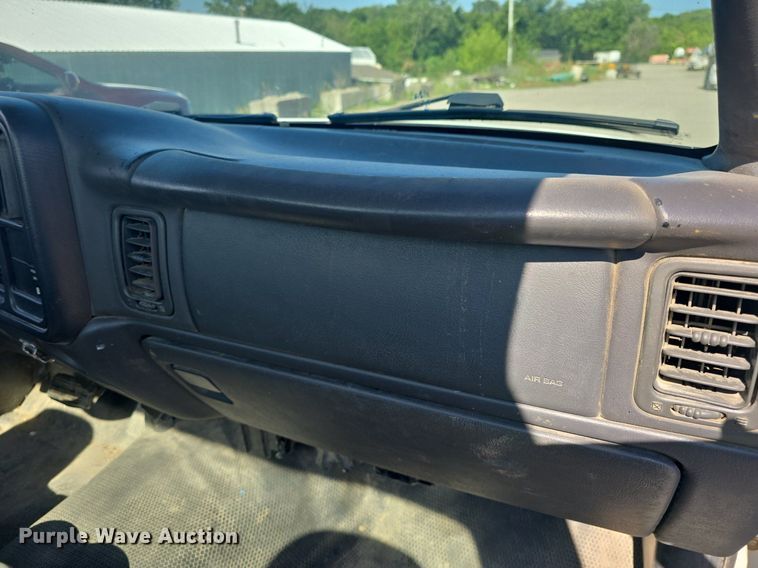 image for item DQ4448 2003 Chevrolet  Silverado 1500  pickup truck