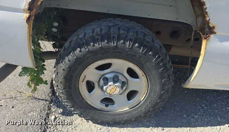 image for item DQ4448 2003 Chevrolet  Silverado 1500  pickup truck