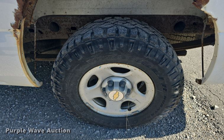 image for item DQ4448 2003 Chevrolet  Silverado 1500  pickup truck