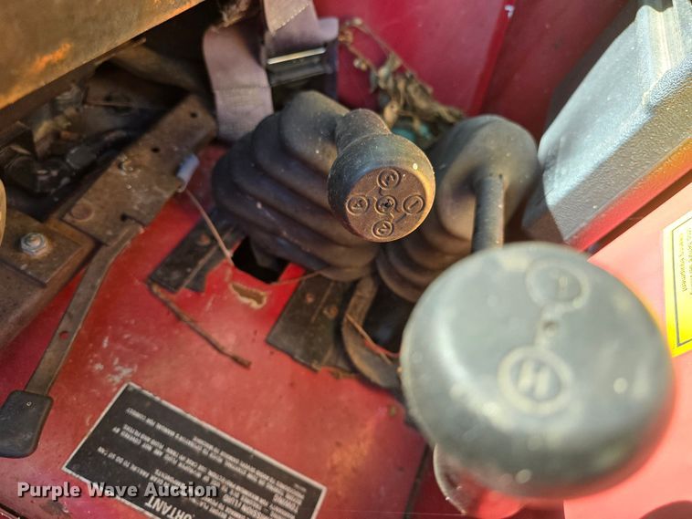 image for item DQ4453 1992 Case IH 695 tractor