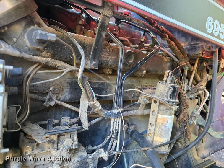 image for item DQ4453 1992 Case IH 695 tractor