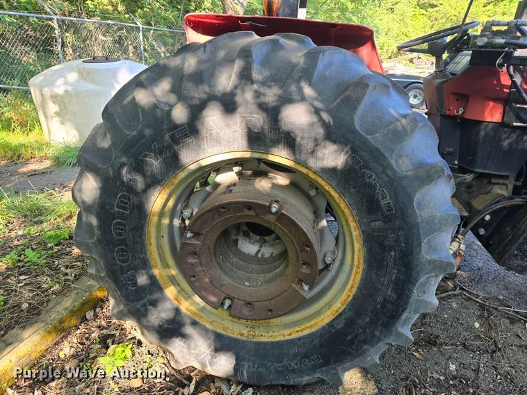 image for item DQ4453 1992 Case IH 695 tractor