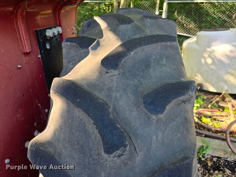 image for item DQ4453 1992 Case IH 695 tractor