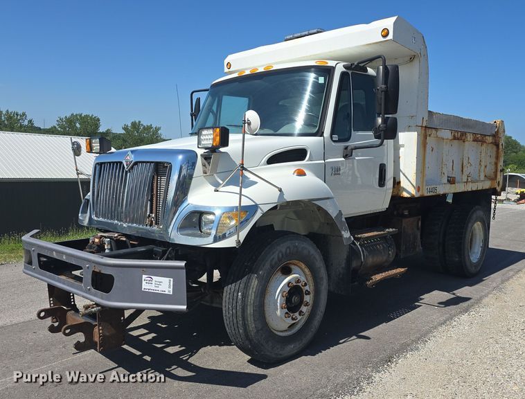 image for item DQ4458 2007 International  7300 dump truck