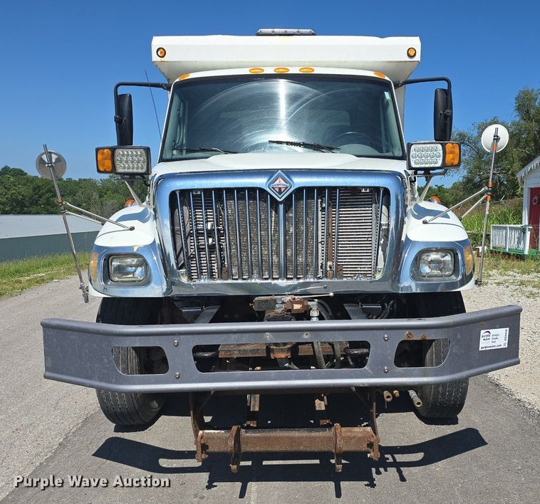 image for item DQ4458 2007 International  7300 dump truck