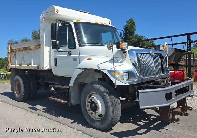 image for item DQ4458 2007 International  7300 dump truck