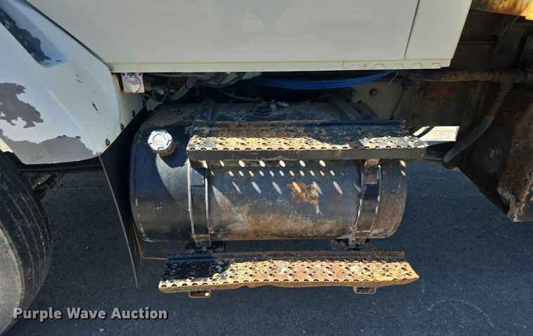 image for item DQ4458 2007 International  7300 dump truck