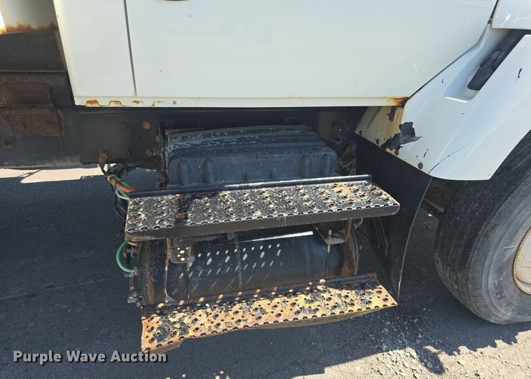 image for item DQ4458 2007 International  7300 dump truck