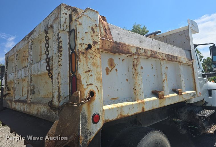 image for item DQ4458 2007 International  7300 dump truck