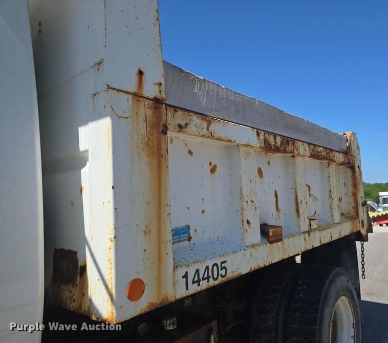 image for item DQ4458 2007 International  7300 dump truck