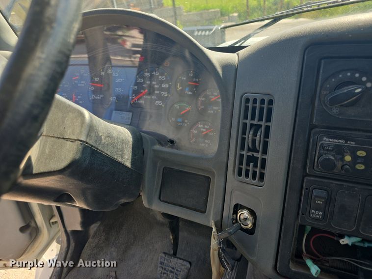 image for item DQ4458 2007 International  7300 dump truck