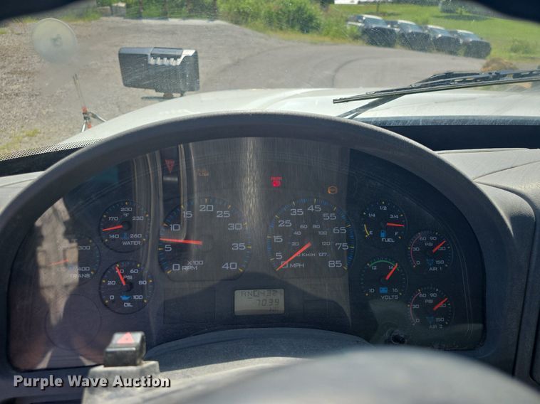 image for item DQ4458 2007 International  7300 dump truck