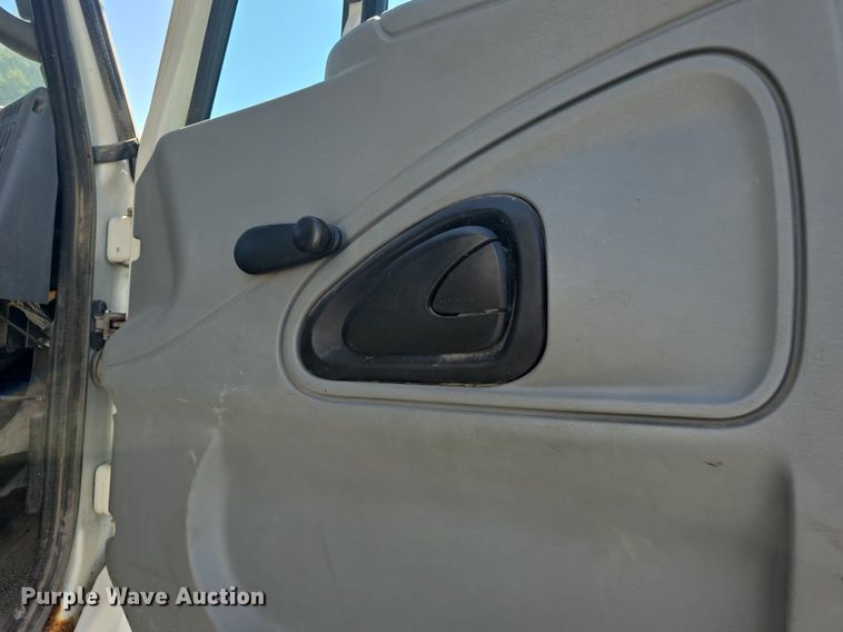 image for item DQ4458 2007 International  7300 dump truck