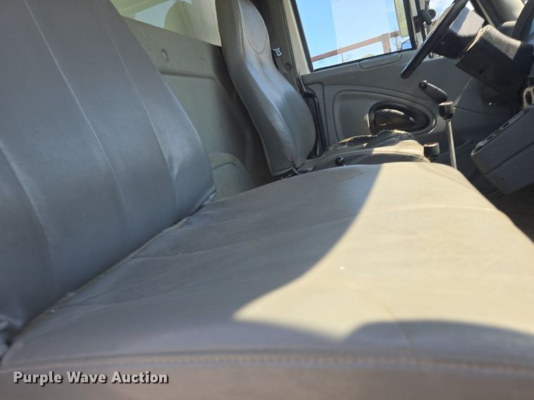 image for item DQ4458 2007 International  7300 dump truck