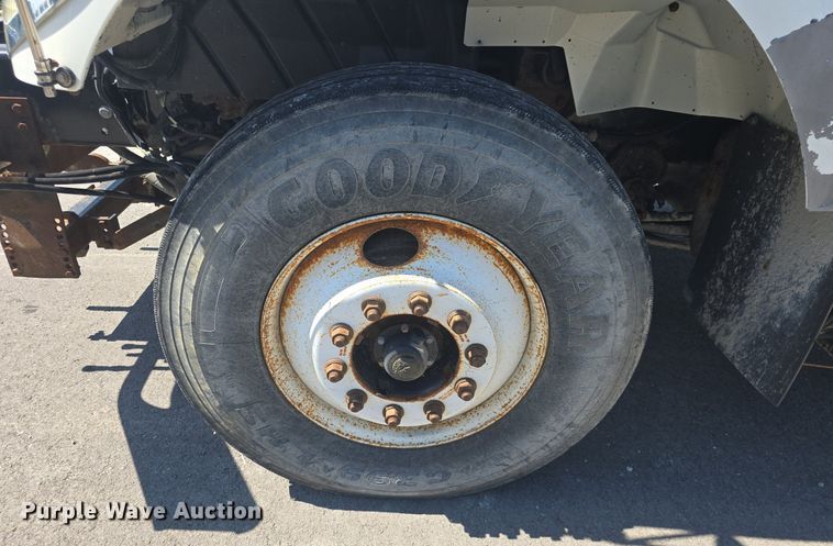 image for item DQ4458 2007 International  7300 dump truck