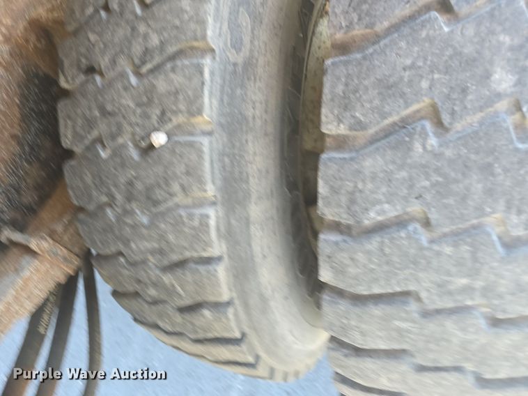 image for item DQ4458 2007 International  7300 dump truck