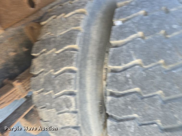 image for item DQ4458 2007 International  7300 dump truck