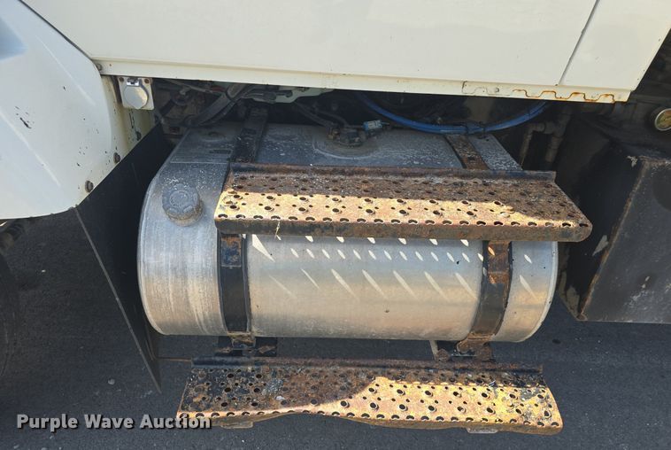 image for item DQ4460 2008 International Workstar 7300 dump truck