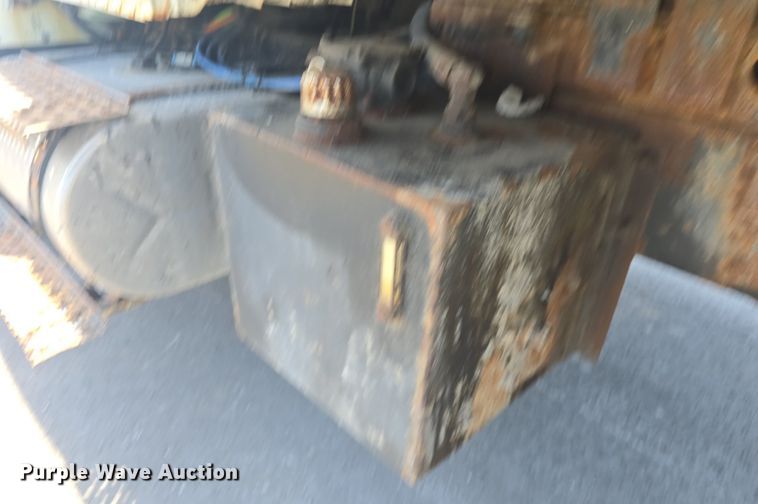 image for item DQ4460 2008 International Workstar 7300 dump truck