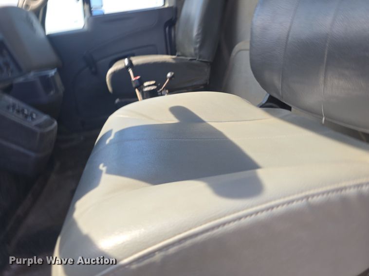 image for item DQ4460 2008 International Workstar 7300 dump truck