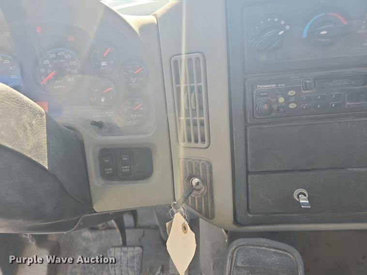 image for item DQ4460 2008 International Workstar 7300 dump truck