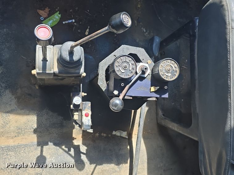 image for item DQ4460 2008 International Workstar 7300 dump truck