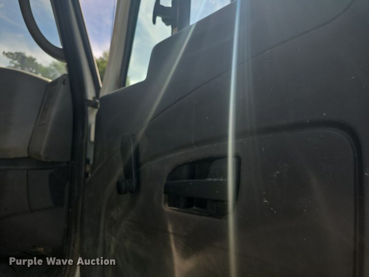 image for item DQ4460 2008 International Workstar 7300 dump truck