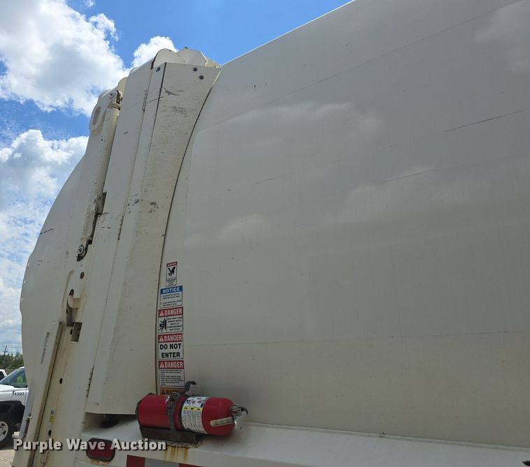 image for item DQ4461 2015 Autocar Xpeditor ACX42 refuse truck