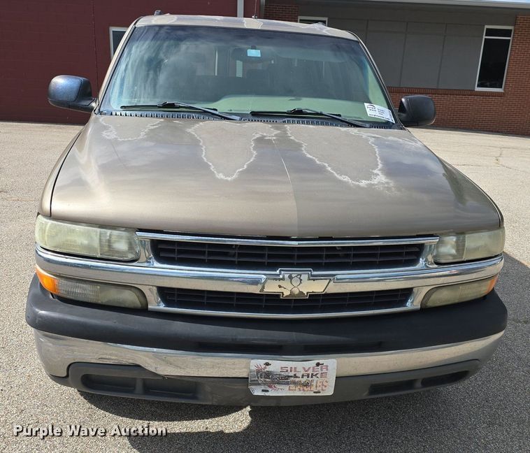 image for item DQ5122 2004 Chevrolet Suburban SUV