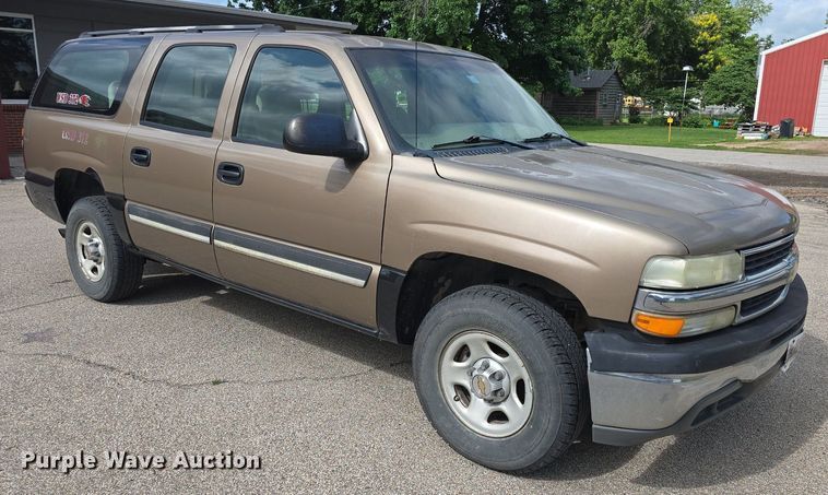 image for item DQ5122 2004 Chevrolet Suburban SUV