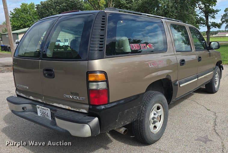 image for item DQ5122 2004 Chevrolet Suburban SUV