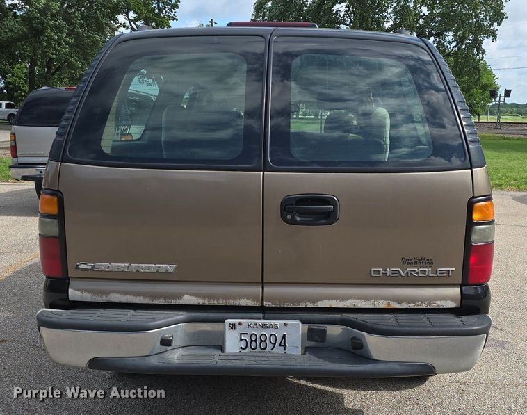 image for item DQ5122 2004 Chevrolet Suburban SUV