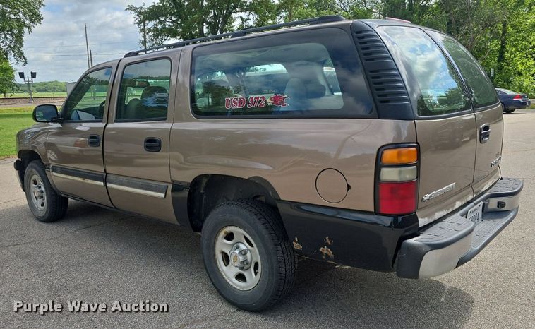 image for item DQ5122 2004 Chevrolet Suburban SUV