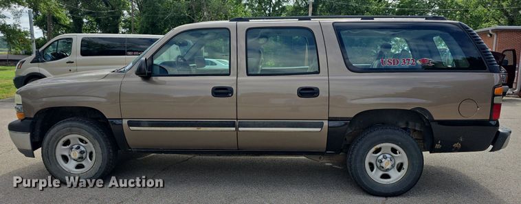 image for item DQ5122 2004 Chevrolet Suburban SUV