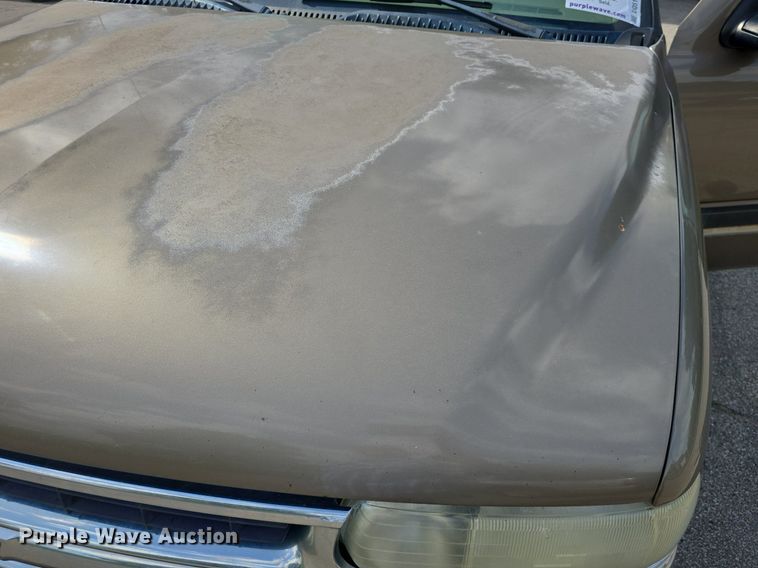 image for item DQ5122 2004 Chevrolet Suburban SUV