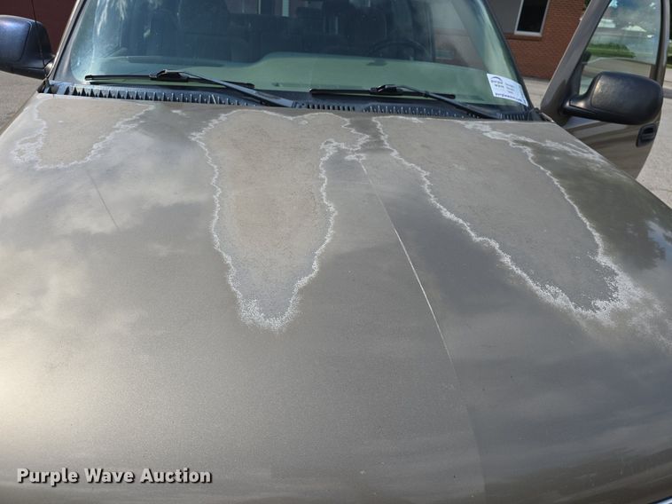 image for item DQ5122 2004 Chevrolet Suburban SUV