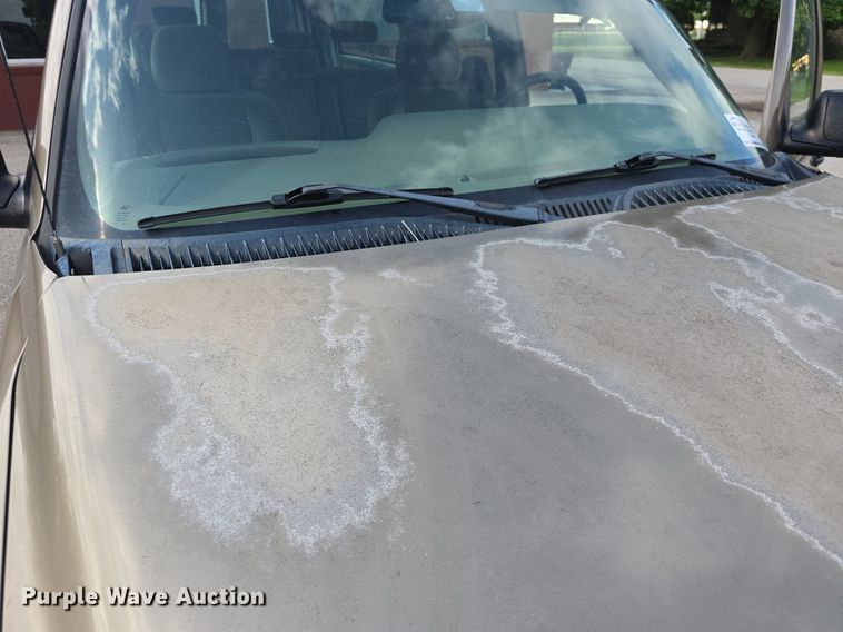 image for item DQ5122 2004 Chevrolet Suburban SUV