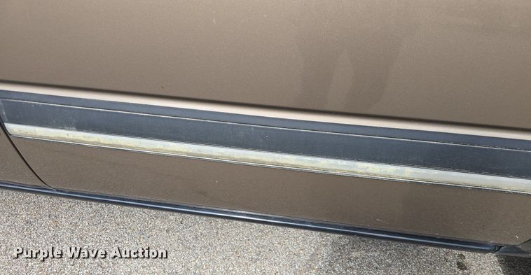 image for item DQ5122 2004 Chevrolet Suburban SUV