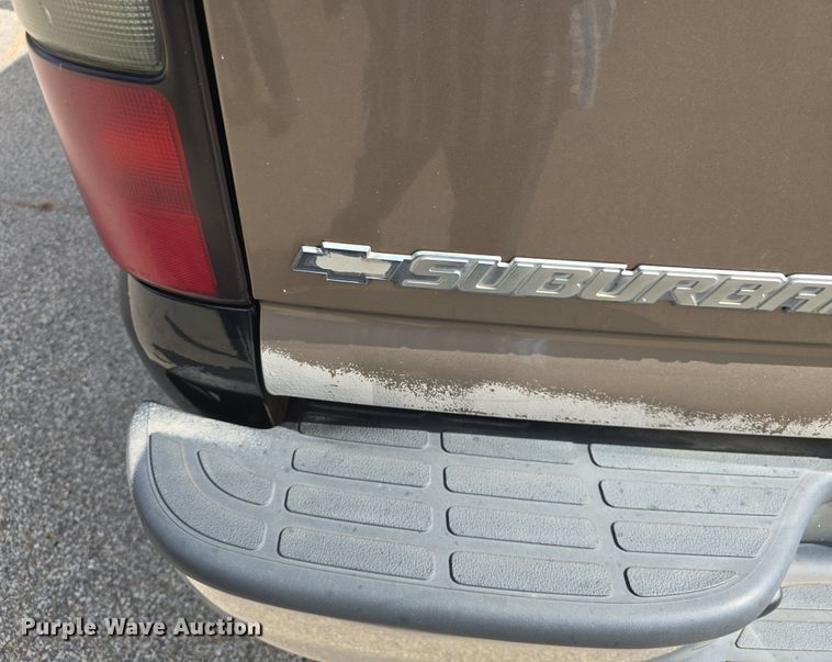 image for item DQ5122 2004 Chevrolet Suburban SUV