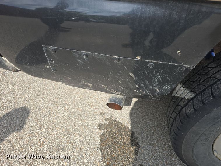 image for item DQ5122 2004 Chevrolet Suburban SUV