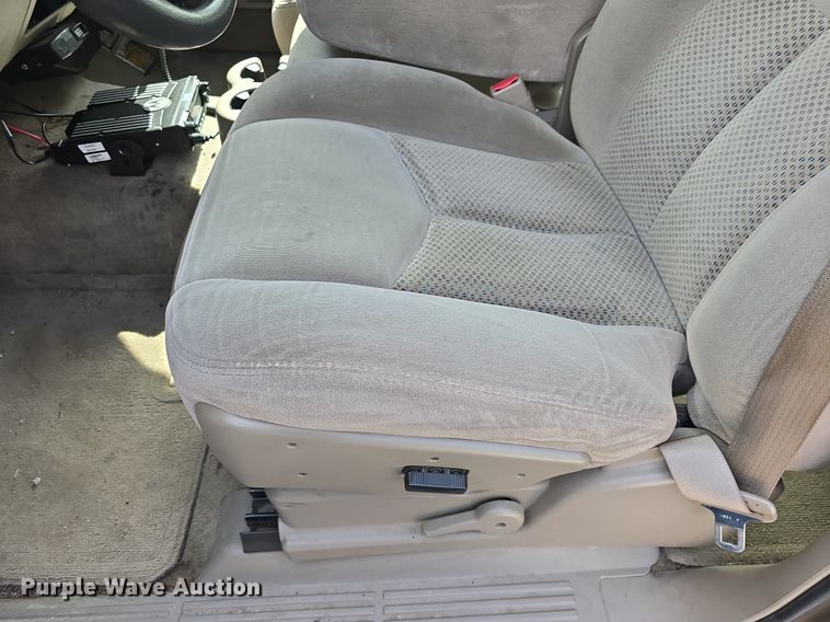 image for item DQ5122 2004 Chevrolet Suburban SUV