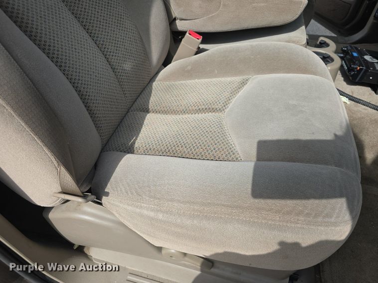 image for item DQ5122 2004 Chevrolet Suburban SUV