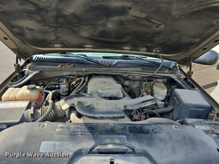 image for item DQ5122 2004 Chevrolet Suburban SUV